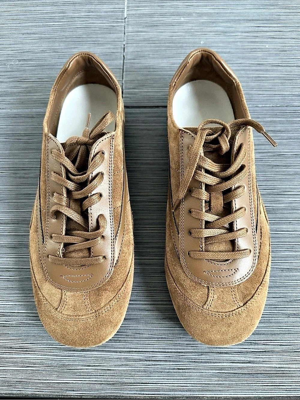 COS Minimal Leather and suede Sneakers
Tan/Brown Sz39/US9